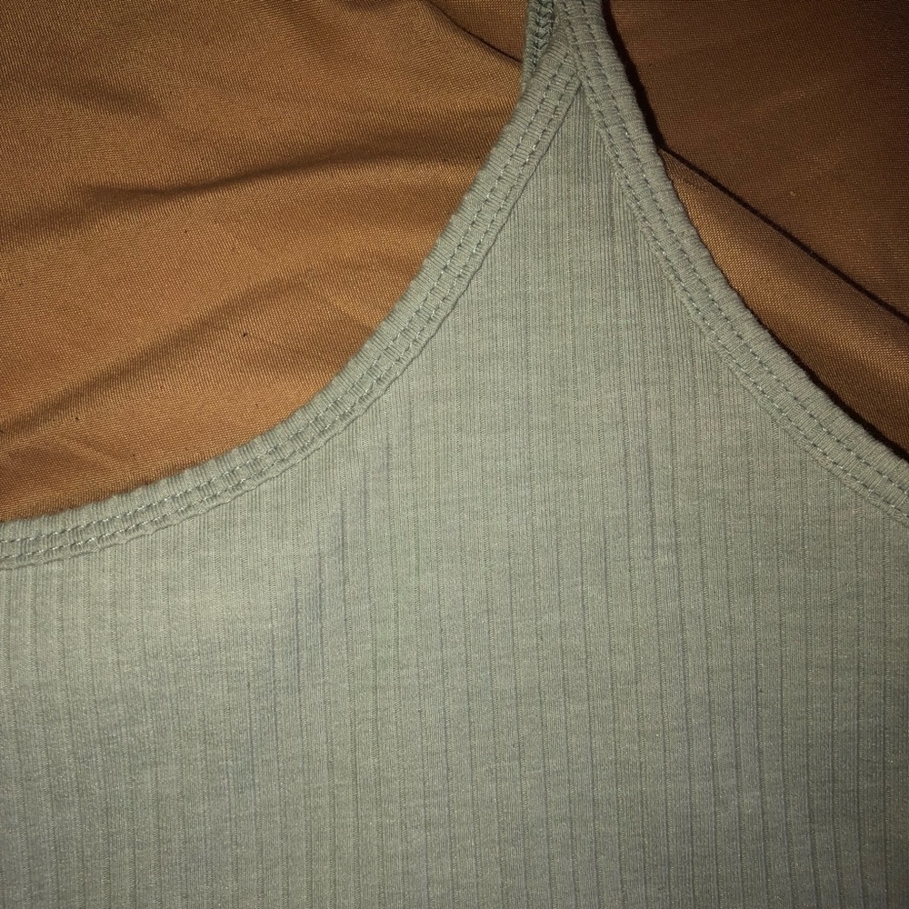 Crop Top Tank - Picture 2 of 3